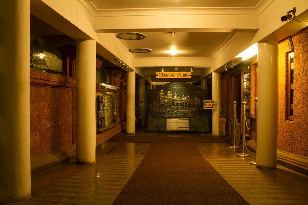 Parklane Hotel Mysore Exterior foto