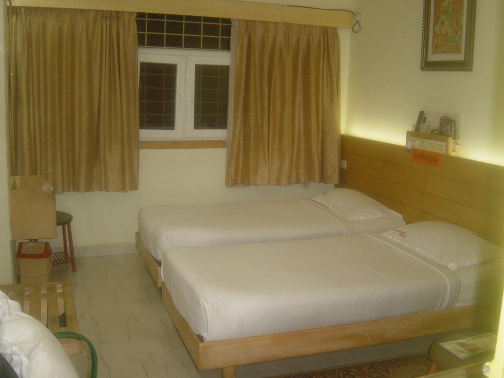 Parklane Hotel Mysore Exterior foto