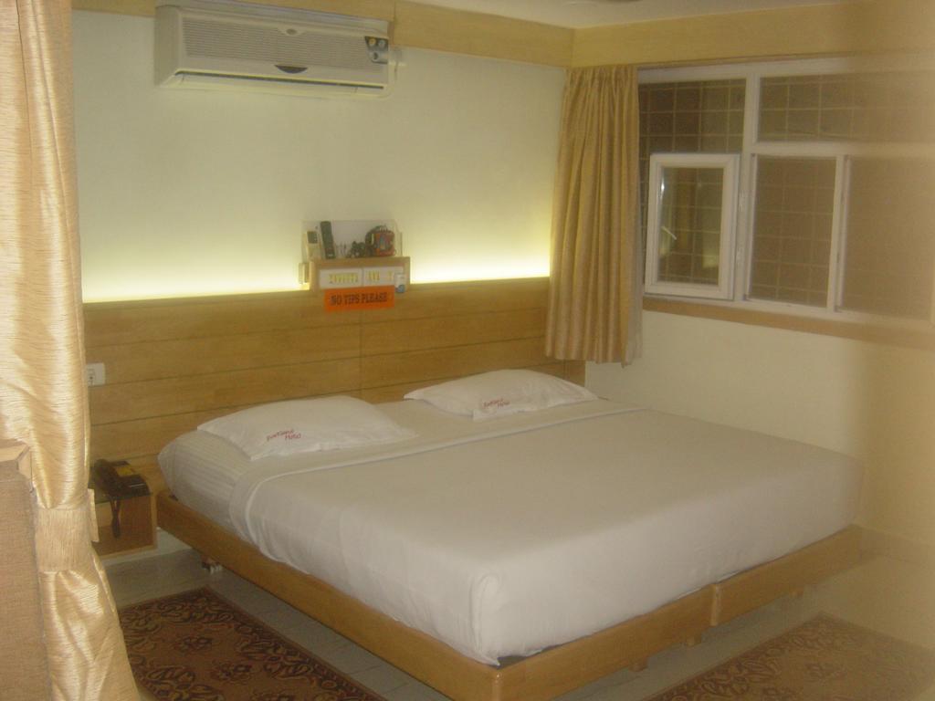 Parklane Hotel Mysore Exterior foto